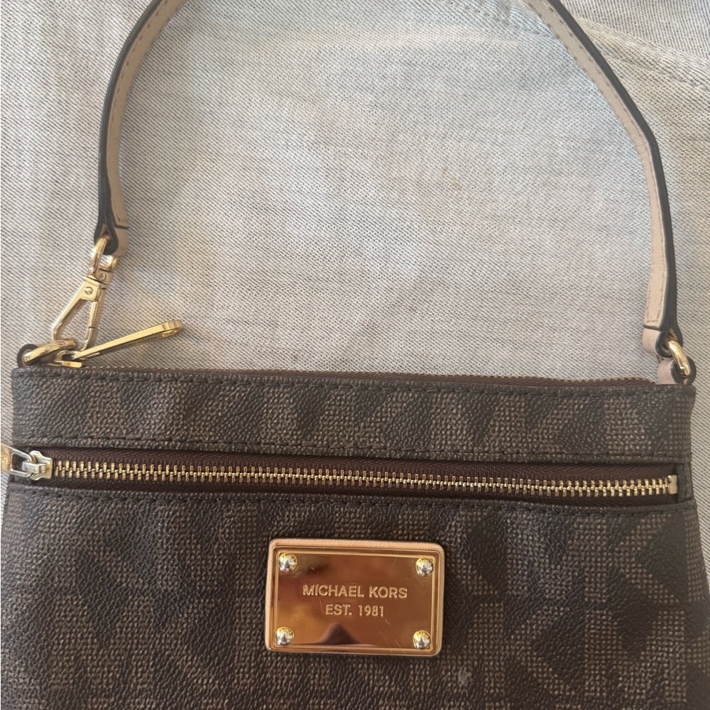 Michael Kors Large wristlet Purse - Picture 2 of 6